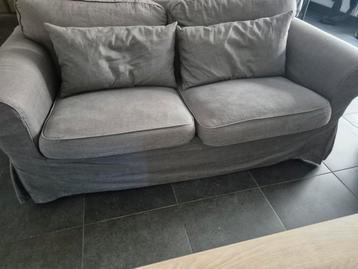Ik heb twee zeer comfortabele banken te koop in goede staat. beschikbaar voor biedingen