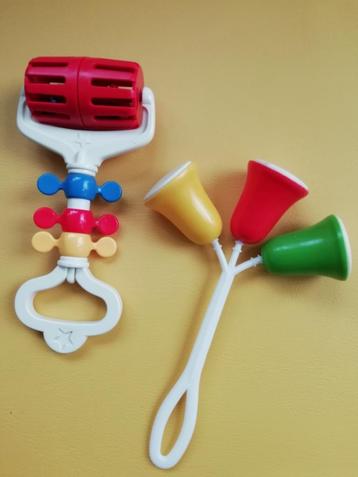 Rammelaars (2) baby speelgoed beschikbaar voor biedingen