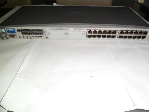 HP Procurve Switch 2524 J4813A 24-poorten+brackets 19Inch, Computers en Software, Netwerk switches, Zo goed als nieuw, Ophalen of Verzenden