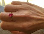 ring maat 54 18 karaat geel goud- 1.26 ct.tw. Robijn, Handtassen en Accessoires, Antieke sieraden, Ophalen, Goud, Ring, Met edelsteen