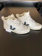 Veja 41, Ophalen of Verzenden, Zo goed als nieuw, Sneakers