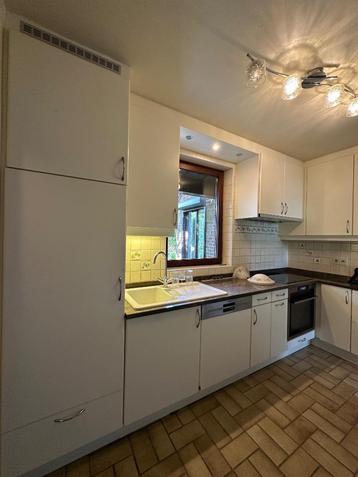 Cuisine complète ILWA + électroménager blanc/ granit beschikbaar voor biedingen