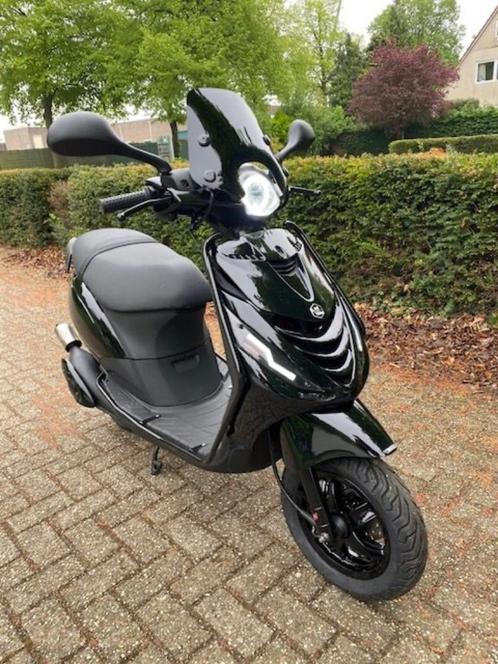 GEZOCHT piaggio zip, Fietsen en Brommers, Scooters | Piaggio, Nieuw, Zip, Klasse B (45 km/u), Benzine, Ophalen of Verzenden
