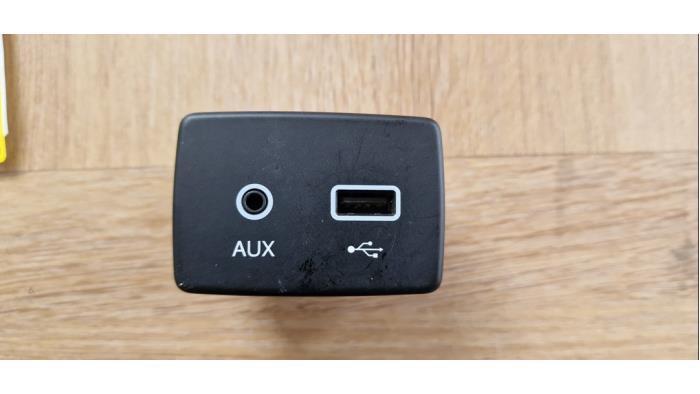 AUX/USB aansluiting van een Fiat Tipo, Ophalen of Verzenden, 3 maanden garantie, Gebruikt, Fiat
