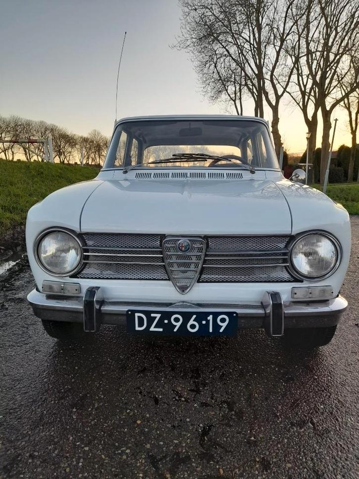 2X Alfa Romeo Giulia klassieke oldtimers nu samen voor 25K, Auto's, Alfa Romeo, Bedrijf, Giulia, Benzine, Berline, 4 deurs, Handgeschakeld