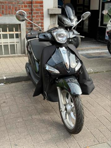 Piaggio liberty 125 2023 8000 km garantie 1 jaar beschikbaar voor biedingen