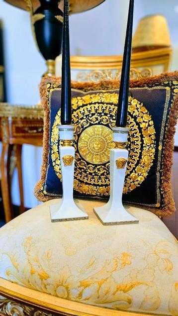 Versace - 2 Medusa Kandelaars - Goud / Wit beschikbaar voor biedingen