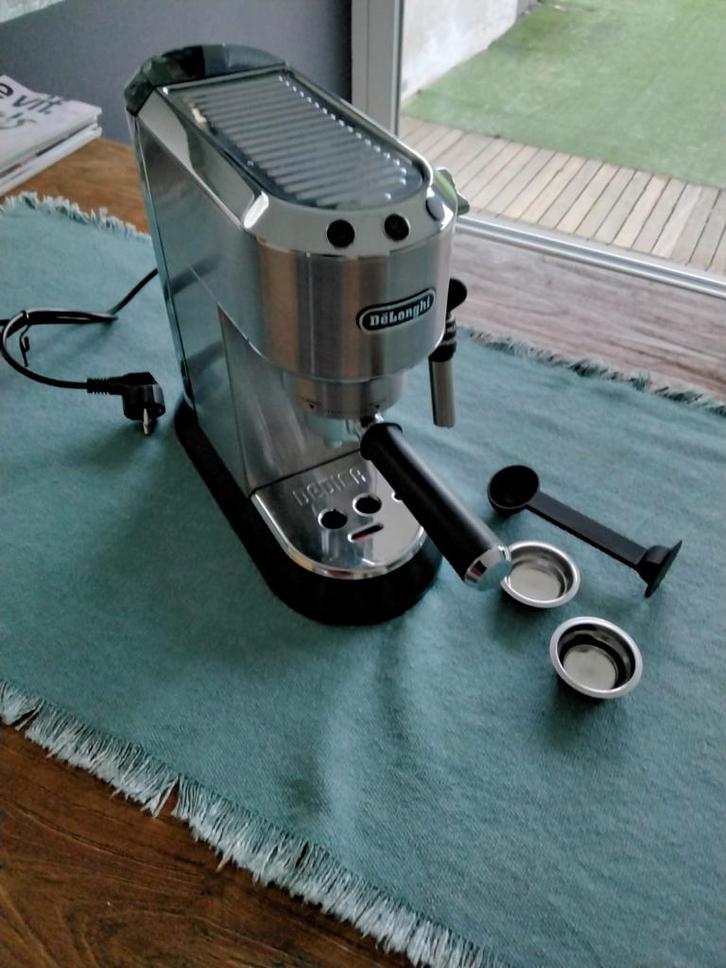 De’Longhi Dedica Style EC685.M. T, Electroménager, Cafetières, Comme neuf, Dosettes et capsules de café, Autres modèles, 2 à 4 tasses