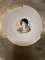 Vintage schaal met meisjesfiguur. Gouda Plateel, Ophalen of Verzenden
