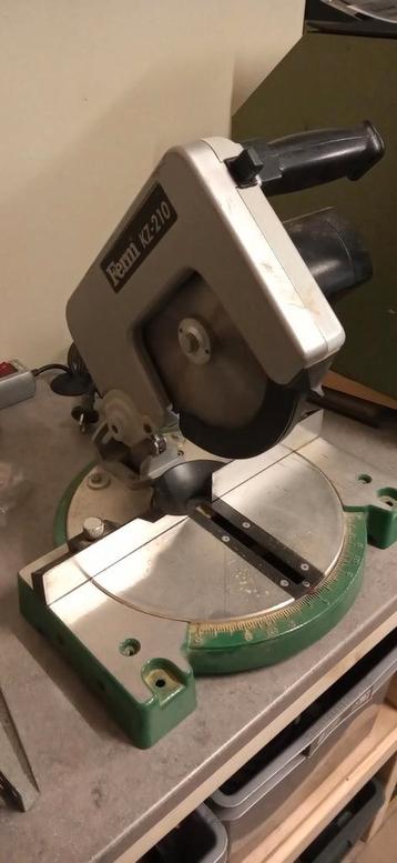 Zaagmachine  beschikbaar voor biedingen