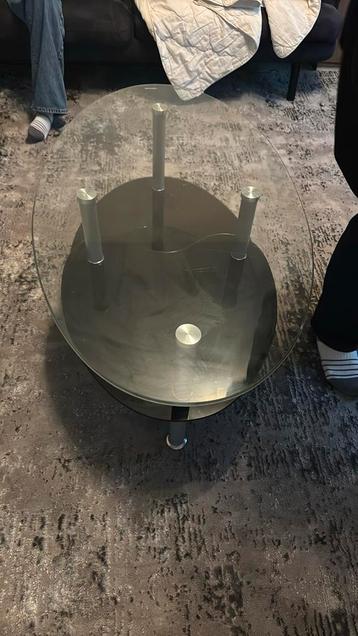Tafel  beschikbaar voor biedingen