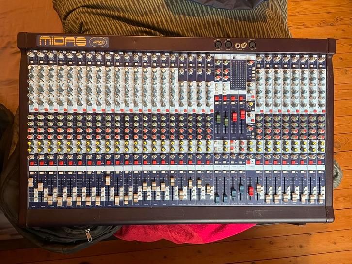 midas venice 320 mixing desk, Musique & Instruments, Tables de mixage, Utilisé, 20 canaux ou plus, Entrée micro, Enlèvement