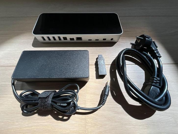 Thunderbolt 3-dockingstation met FireWire, Computers en Software, Dockingstations, Zo goed als nieuw, Docking station, Harde schijf