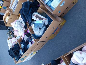 Partij dozen mix beschikbaar voor biedingen