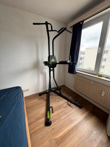 Chaisse romaine Adidas Performance beschikbaar voor biedingen