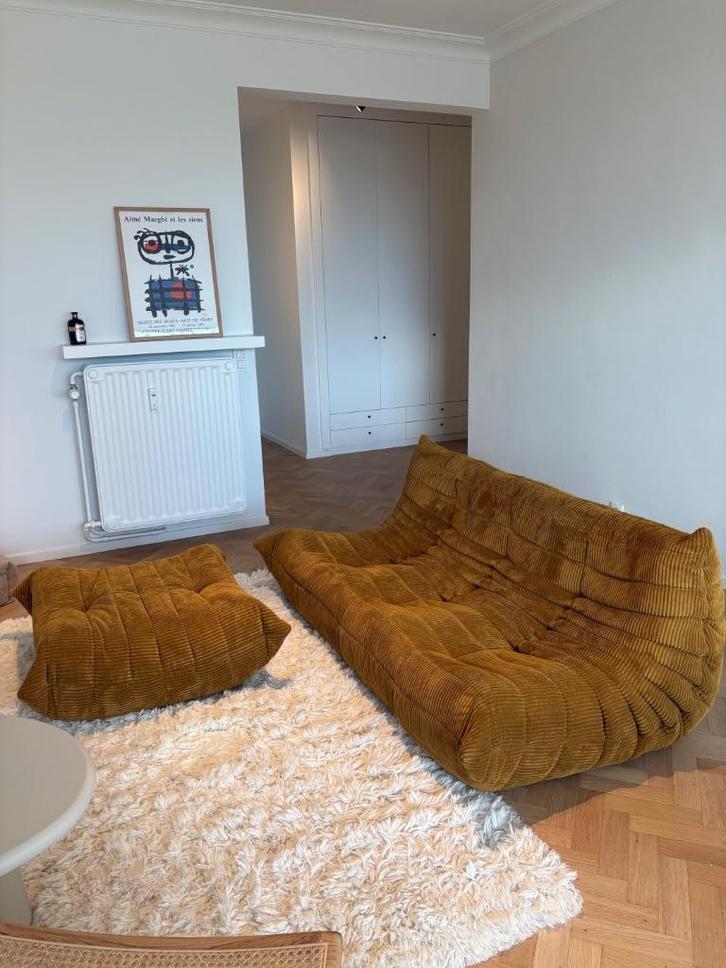 Ligne Roset - Togo - Set (3-zitsbank Met Poef), Huis en Inrichting, Zetels | Zetels, Zo goed als nieuw, Rechte bank, Ophalen