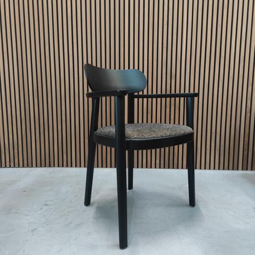 Thonet 118 F - Armstoel - Zwart gelakt beuken, Antiek en Kunst, Antiek | Meubels | Stoelen en Sofa's, Ophalen of Verzenden