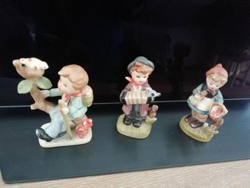 BEELDJES IN HUMMEL STIJL  SET VN 3 beschikbaar voor biedingen