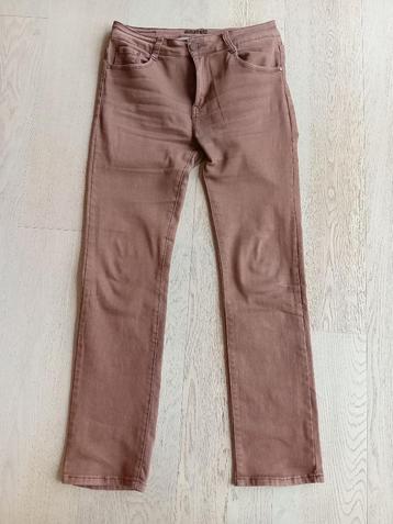 Bruine jeans broek dames beschikbaar voor biedingen