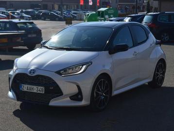 Toyota Yaris 1.5i VVT-i Hybrid E-CVT GR Sport (bj 2022), Auto's, Automaat, Gebruikt, Alcantara, Wit