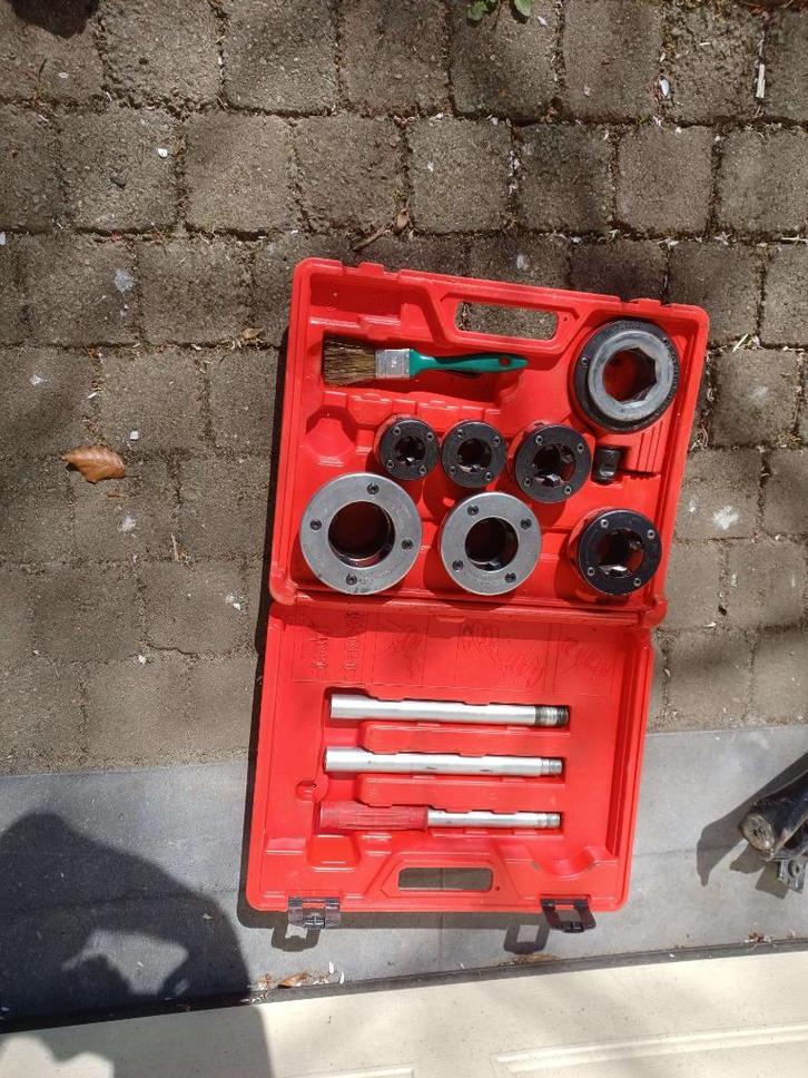 Draadsnij ijzer en werkbank driepikkel, Doe-het-zelf en Bouw, Sanitair, Zo goed als nieuw, Overige typen, Ophalen