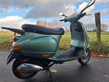 Vespa 125cc beschikbaar voor biedingen