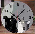 Ronde wandklok van hout analoge zwart en witte katten (25cm), Ophalen of Verzenden, Nieuw, Wandklok