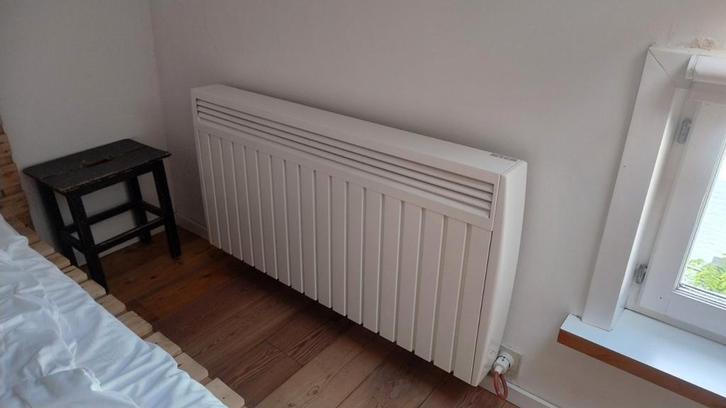 2 Aterno radiatoren en 2 draadloze thermostaten, Doe-het-zelf en Bouw, Verwarming en Radiatoren, Zo goed als nieuw, Thermostaat