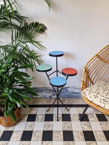 Vintage sixties plantentafel | bijzettafel | plantenstaander beschikbaar voor biedingen