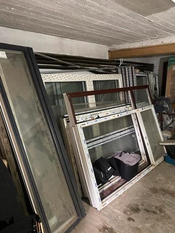 Ramen te koop beschikbaar voor biedingen