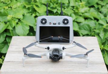 DJI Mavic Mini 4 Pro (Fly More Combo) + Smart Controller beschikbaar voor biedingen