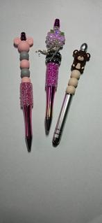 Stylos billes, stylos 4 couleurs , portes clés , porte badge