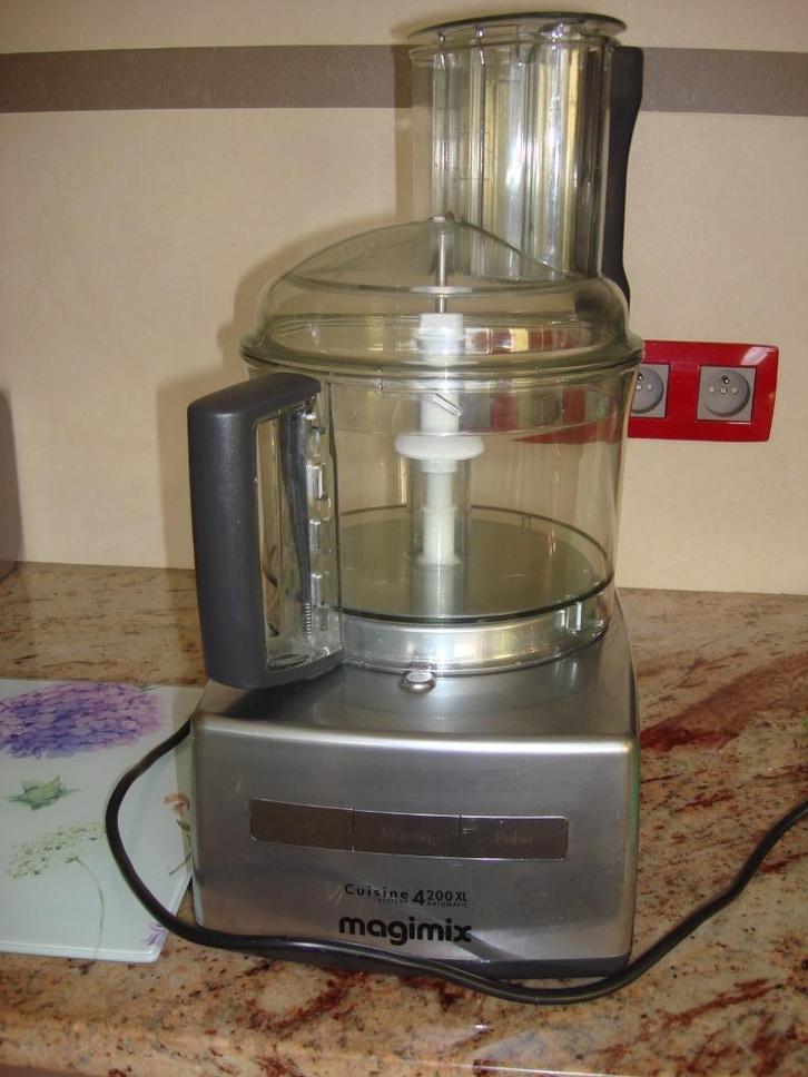 MAGIMIX; robot cuisine 4200XL, Electroménager, Mélangeurs de cuisine, Comme neuf, 1 à 2 litres, 3 vitesses ou plus, Enlèvement