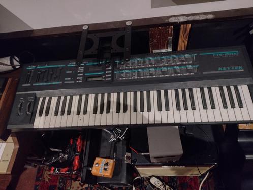 Keytec CTS-2000, Muziek en Instrumenten, Synthesizers, Gebruikt, 61 toetsen, Overige merken, Met midi-aansluiting, Ophalen