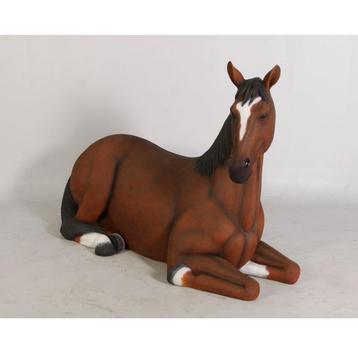	 Horse Resting – Paard beeld Lengte 178 cm