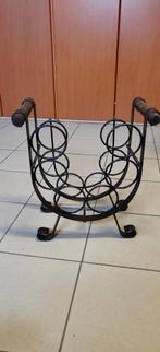 Smeedijzeren wijnrek met eiken handvatten, in prima staat, Ophalen