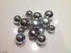 13 plastieken zilveren kerstballen, Diversen, Ophalen of Verzenden, Zo goed als nieuw