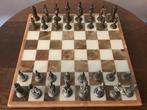 Mooi schaakspel marmeren bord en prachtige metalen stukken., Ophalen