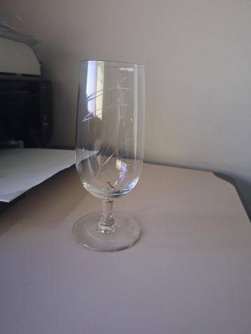 champagneglas vintage beschikbaar voor biedingen