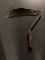 Een kleine handsikkelmaaier., Ophalen of Verzenden