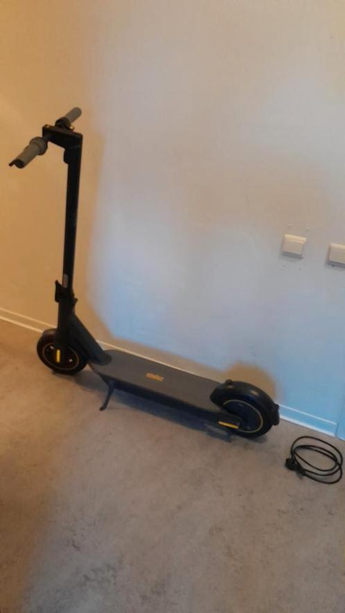 Segway Ninebot G30P (seulement 151 km roule), Vélos & Vélomoteurs, Trottinettes, Utilisé, Step électrique (E-scooter), Enlèvement