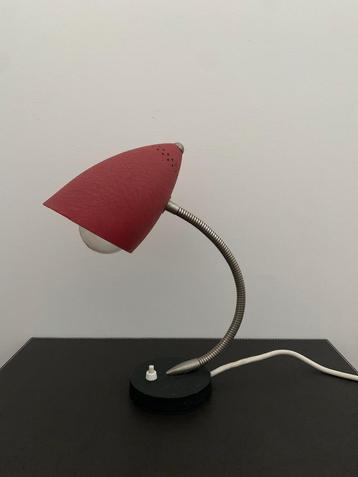 Antieke bureaulamp beschikbaar voor biedingen