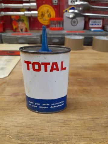 Oude oliekan in totaal leeg beschikbaar voor biedingen