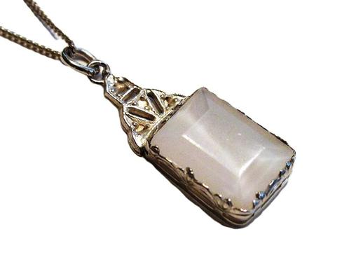 Antieke zilveren ketting met zilveren hanger met natuursteen, Handtassen en Accessoires, Antieke sieraden, Hanger, Zilver, Met edelsteen