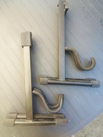 Supports pour guitare ou basse beschikbaar voor biedingen