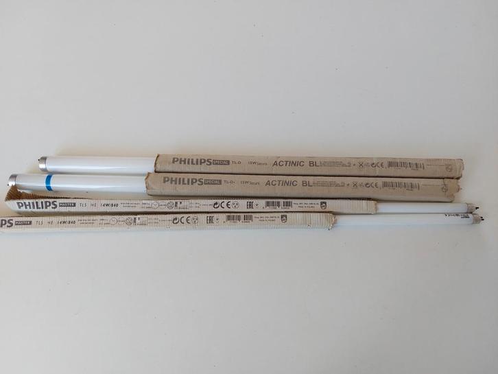 Lampes fluorescentes Philips 2 x 14 W 840 et 2 x 15 W, Maison & Meubles, Lampes | Lampes en vrac, Comme neuf, Enlèvement ou Envoi