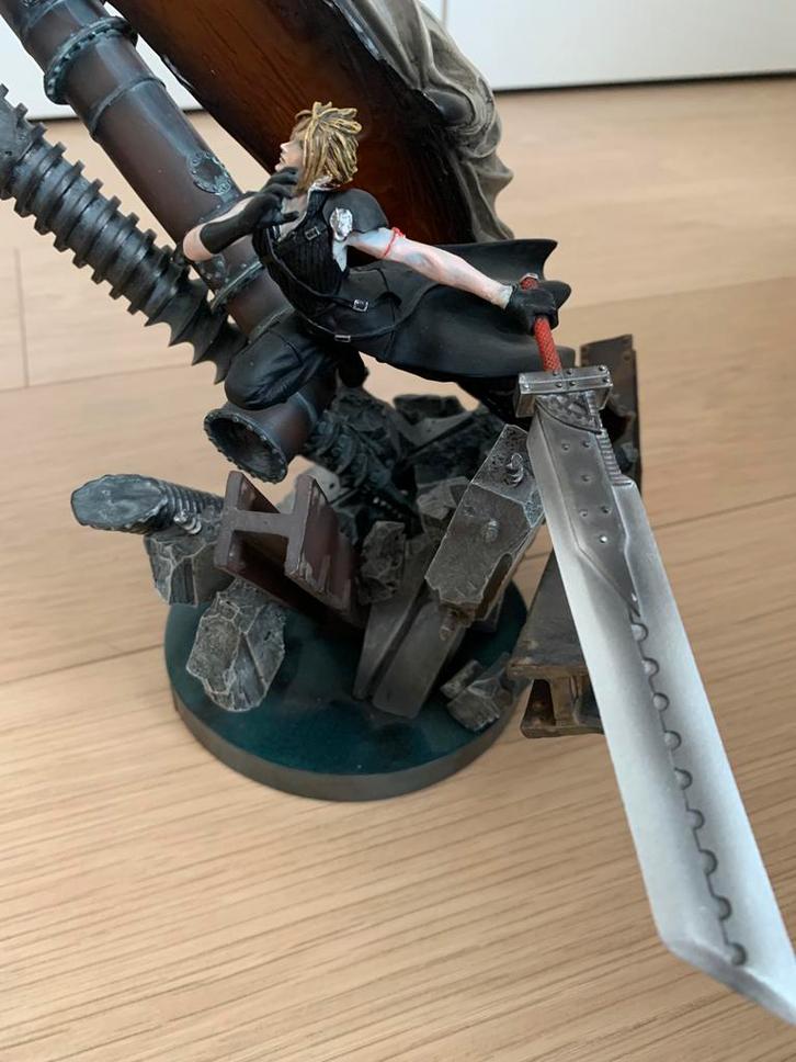 Cloud - Final Fantasy Advent Children Statue, Hobby & Loisirs créatifs, Wargaming, Comme neuf