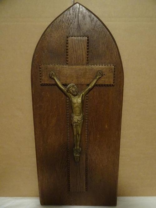 Antiek paneel met kruisbeeld 67cm antiek houtsnijwerk 1930, Antiek en Kunst, Antiek | Religieuze voorwerpen, Ophalen of Verzenden