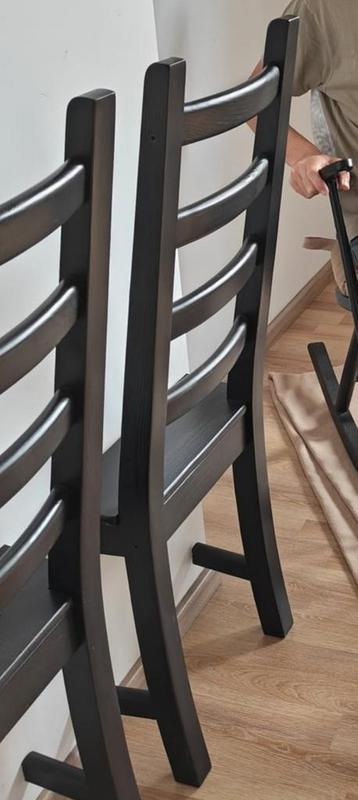 Halve stoelen beschikbaar voor biedingen