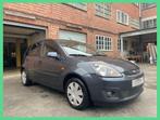 Ford Fiesta 1.4i essence 80cv 5 portes * Climatisation *, Autos, Ford, 5 places, Carnet d'entretien, Berline, Tissu